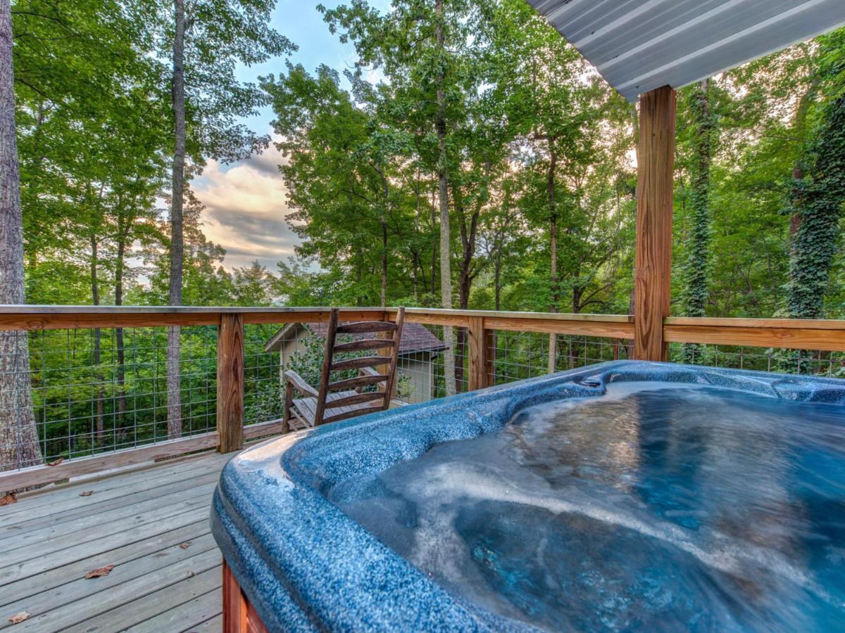 Bear View Chalet, 3 Bedroom, Pool, Pets, Arcades, Wifi, Hot Tub, Sleeps 12 Gatlinburg Exterior photo