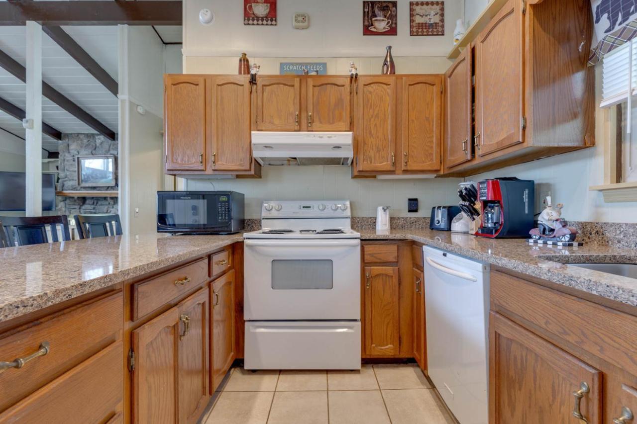 Bear View Chalet, 3 Bedroom, Pool, Pets, Arcades, Wifi, Hot Tub, Sleeps 12 Gatlinburg Exterior photo